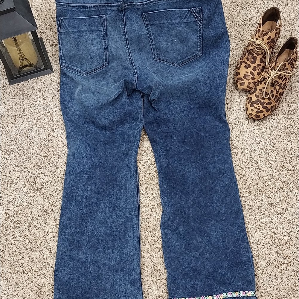 2913 Size 18s Apt. 9 Curvy Bootcut Upcycled Appliqued With Corduroy Flowers - Picture 6 of 9